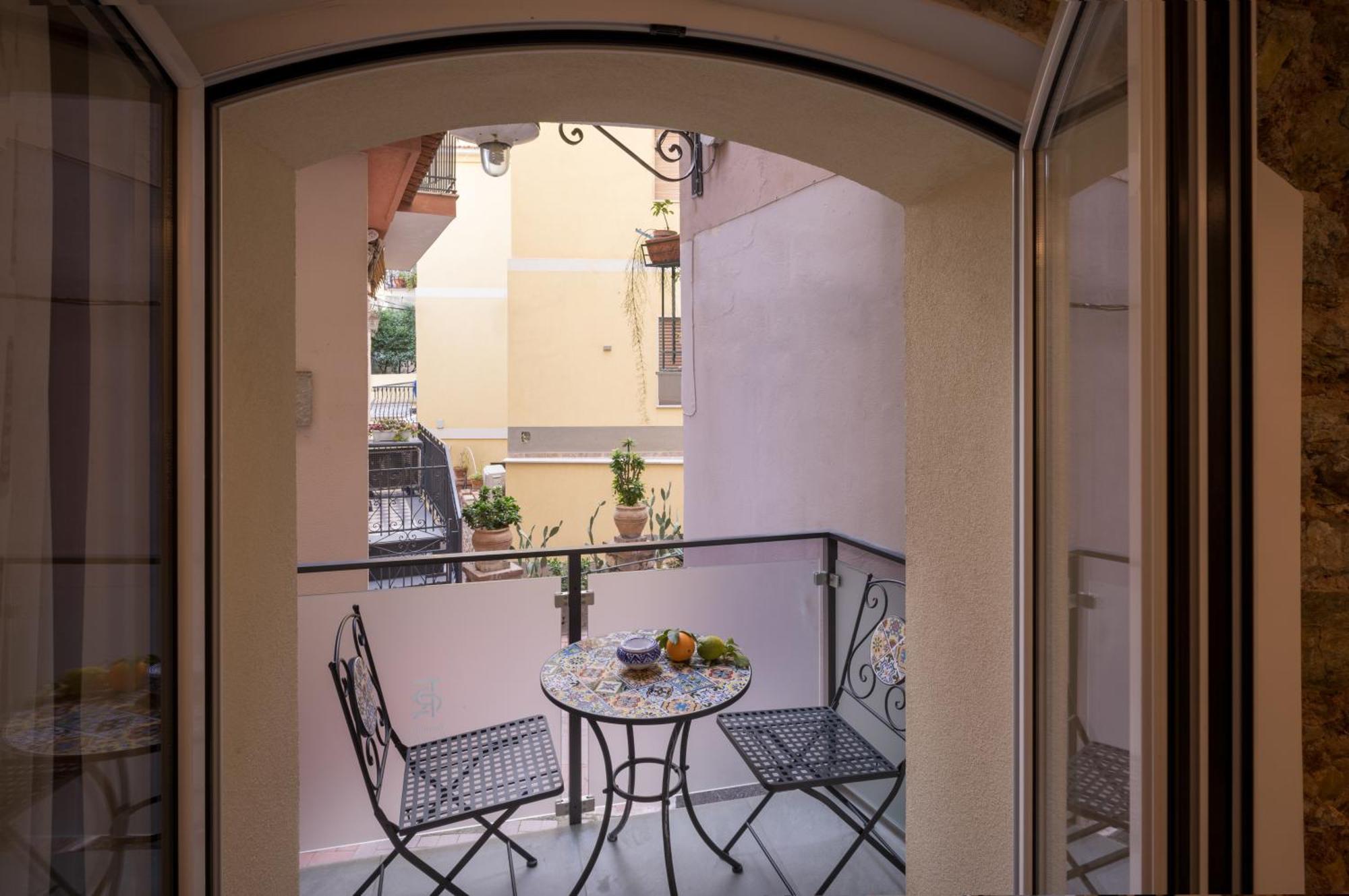Taormina Charming Rooms Exteriör bild